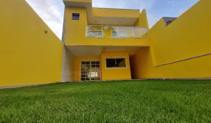 Sobrado de 3 suítes e 3 vagas em Laranjeiras !