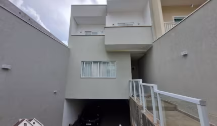 Lindo sobrado de 3 dormitórios e 5 vagas no Jardim Europa em Caieiras !