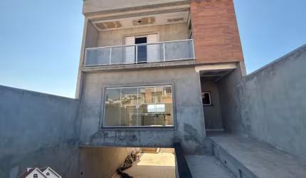 Lindo sobrado de 3 dormitórios e garagem subterrânea em Laranjeiras !