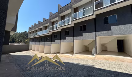 Sobrados novos dentro de condomínio Residencial Santo Antônio