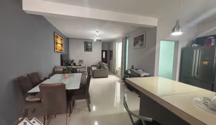 Casa de 2 dormitórios e 4 vagas em Laranjeiras !