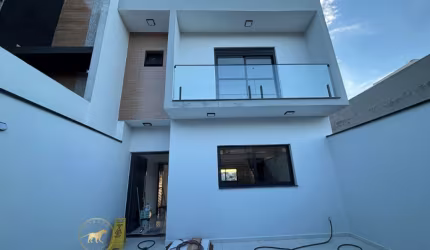 Lindo sobrado de 3 dormitórios, área gourmet e 2 vagas !