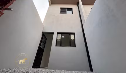 Sobrado à Venda – Residencial Santo Antônio com 3 dormitórios e uma vaga de garagem