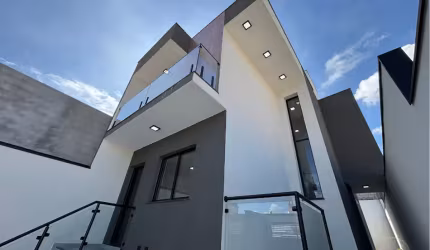 Sobrado com 3 dormitórios e 2 vagas de garagem