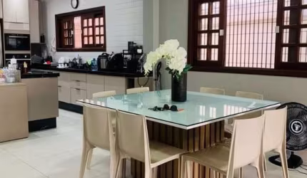 Casa mobiliada no Canto do Forte com 3 dormitórios, 2 suítes e 4 vagas!