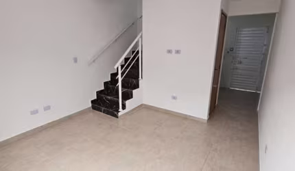Casa ideal para sua família em bairro tranquilo com churrasqueira na varanda!