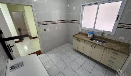 Seu lar na praia! Apartamento moderno com piscina e elevador, perto do mar!