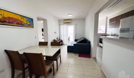 Apartamento mobiliado com suíte, varanda e lazer completo perto da praia!