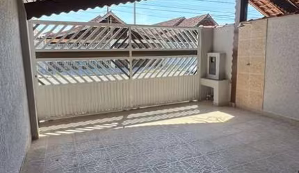 Casa Geminada 2 Dormitórios 2 Vagas Cobertas Quintal com Churrasqueira