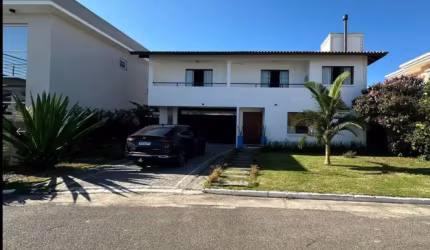 Casa em condomínio fechado no bairro Cachoeira do Bom Jesus.