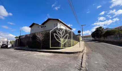 Casa 2 Andares de 480m², ótima localização