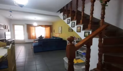 Sobrado no Bairro Jardim Santa Emília em São Paulo.