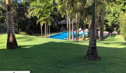 Casa a venda Encontro das Águas beira de lagoa 4 suites reformada