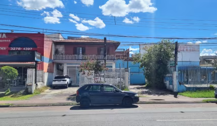 Prédio comercial com 816m2 contendo loja, salas e apartamento no Boqueirão