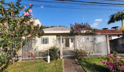 Casa com ótimo terreno no Xaxim, com 165m2 e 3 quartos