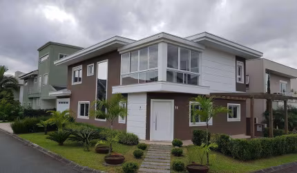 Casa de condomínio para venda tem 246 metros quadrados com 3 quartos em Xaxim - Curitiba - PR