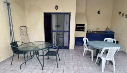 Apartamento com 3 dormitórios a 100 metros da Praia Grande