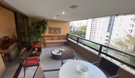 Apartamento de luxo com 4 suítes e 232m² à venda no Itaigara