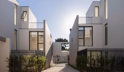 TRIPLEX EM CONDOMÍNIO NO ECOVILLE