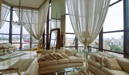 Incrível Duplex com Vista Deslumbrante, venha conhecer!