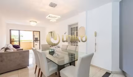 Apartamento reformado com sacada no Cabral