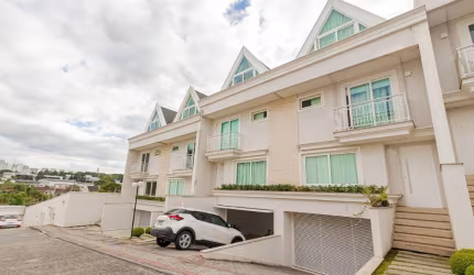 Casa de Alto Padrão em Condomínio no Santo Inácio