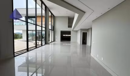 BELISSIMO SOBRADO EM CONDOMINIO FECHADO