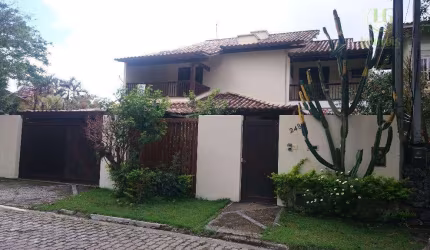 Casa com 4 Quartos à venda, 338 m² por R$ 950.000 - Itaipu - Niterói/RJ