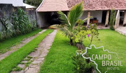 Linda chácara formada para lazer! Com piscina, churrasqueira e casa boa!