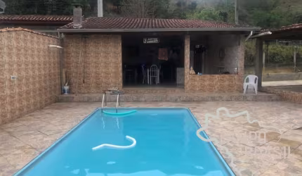 Oportunidade! Chácara 5 minutos do centro de Monteiro Lobato.