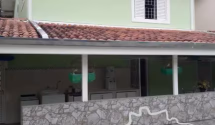 Oportunidade! Sobrado com edícula nos fundos!