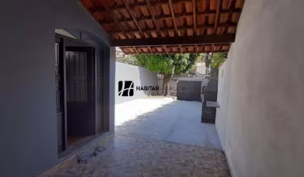 Casa com 3 quartos para alugar na Santa Amélia, Belo Horizonte  por R$ 2.950