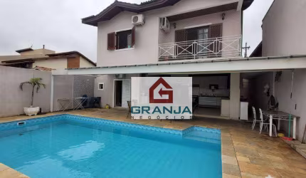 Casa com 4 dormitórios à venda, 350 m² por R$ 1.400.000,00 - Granja Viana - Cotia/SP