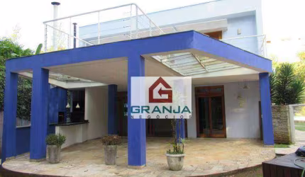 Definitivamente, a localização rodeada pela vegetação e a proximidade com a Raposo Tavares tornam essa casa uma opção atrativa.