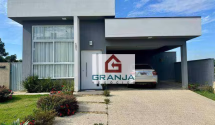 Esta casa térrea também possibilita a criação de um espaço de lazer incrível na parte inferior, ideal para construir uma piscina e uma área gourmet.