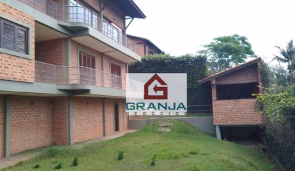 Maravilhosa Casa com 04 Suítes na Granja Viana