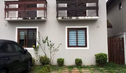 Linda casa com 02 dorms rica em planjedos em todos os ambientes