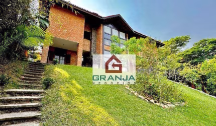Casa Cinematografica com 04 dormitorios c/ suíte