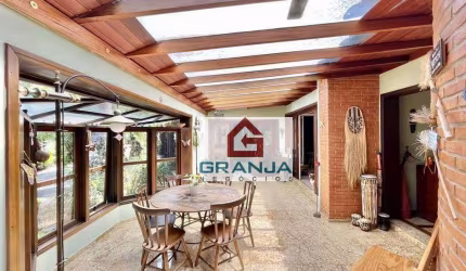 Casa Rústica com 6 suítes, jardim, churrasqueira, ofurô, à venda, 641 m² por R$ 2.600.000 - Granja Viana - Cotia/SP
