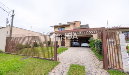 CASA AMPLA COM 3 QTOS - ESPAÇO DE TERRENO NOS FUND