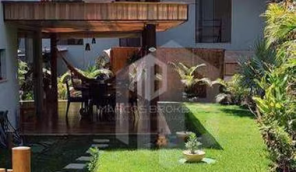 Casa a venda em Praia do forte no Condomínio Alto da Enseada. 440m² de Terreno e 136m² de Área Construída; são 3 quartos, suítes, varanda e quintal.