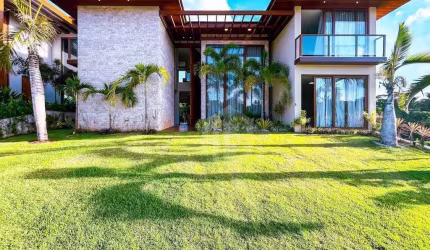 PRAIA DO FORTE - LITORAL NORTE DA BAHIA. Casa de luxo a venda no condomínio Praia Bella a 80 metros da praia com vista para o mar. R$ 6.990.000,00.