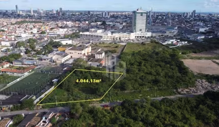 FEIRA DE SANTANA - Terreno com área de 4044m² perto do Boulevard Shopping na Rua Intendente Abdon. Aproveite essa oportunidade de investimento.