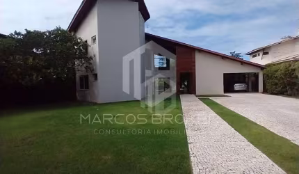 LINDA CASA com  6 suítes, sistema de energia solar, 400,00 m² de área construída, em condomínio com lazer.
