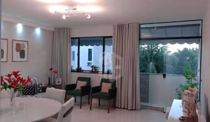 Amplo apartamento nascente, 3/4 sendo 1 suíte, varanda, no Condomínio frente mar Casablanca Village, um mais tradicionais da orla de Salvador.