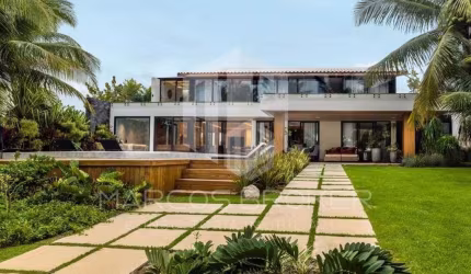 Casa Pé na Areia a venda em Guarajuba - Litoral Norte da Bahia.