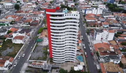 Apartamento em prédio Tradicional e de alto padrão em Feira de Santana. 1 por andar. São 269m² de área Privativa e 4 vagas de garagem.