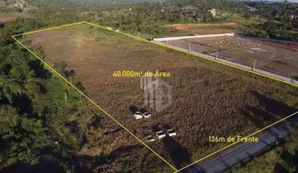 TERRENO PARA GRANDES COMÉRCIOS EM CANDEIAS. São 40.000m² com 136m de frente para pista bem perto do Centro da Cidade e da Prefeitura. Confira conosco.