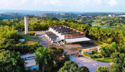 GALPÃO INDUSTRIAL no CIA em Simões Filho-BA. Pronto, em excelente estado de Conservação. São 50.676m² de Terreno e 3.575m2 de Área Construída.