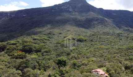Oportunidade! Área de 50.000m² no Vale do Capão – Localização Privilegiada ao Lado do Lothlórien e Acesso Facilitado!